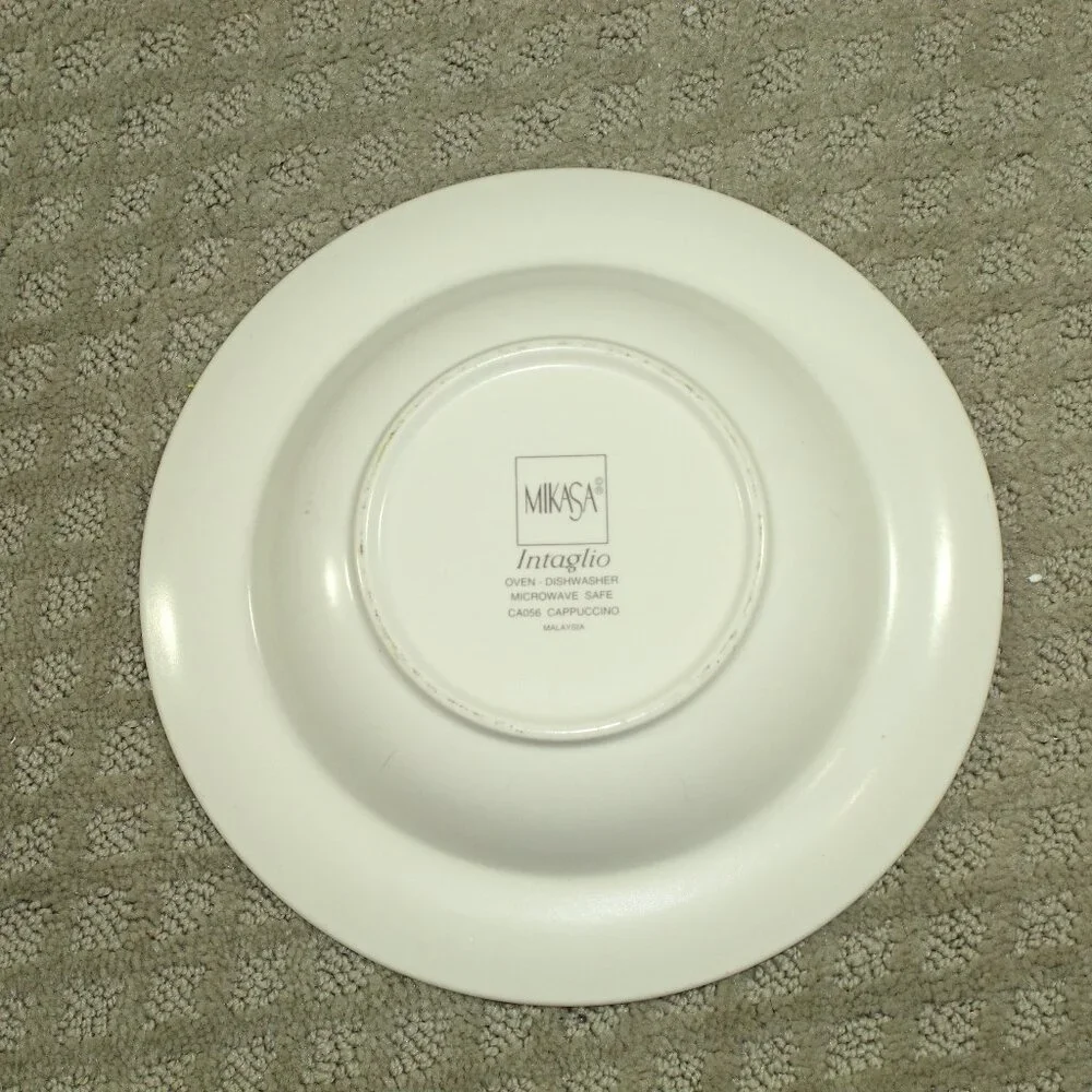 Set of 4 Mikasa Intaglio CA 056 Cappuccino 9 3/8 in Soup Bowls